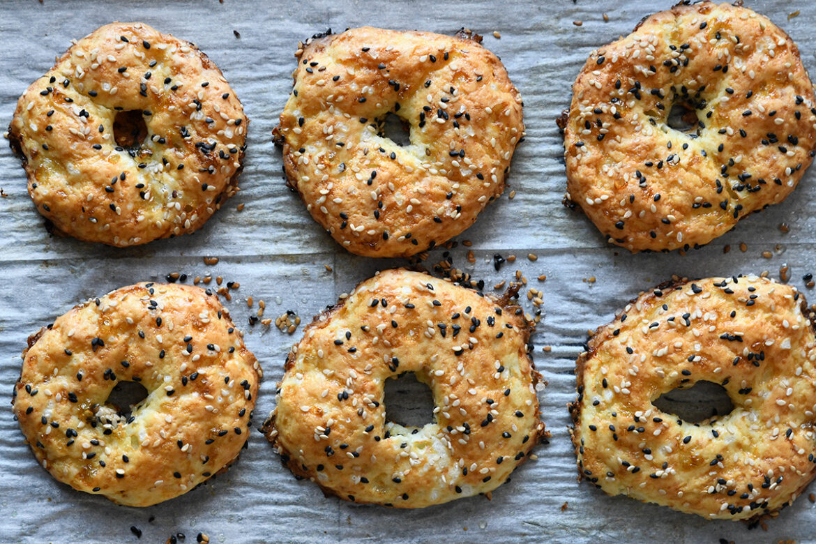 2-Ingredient Cottage Cheese Bagels