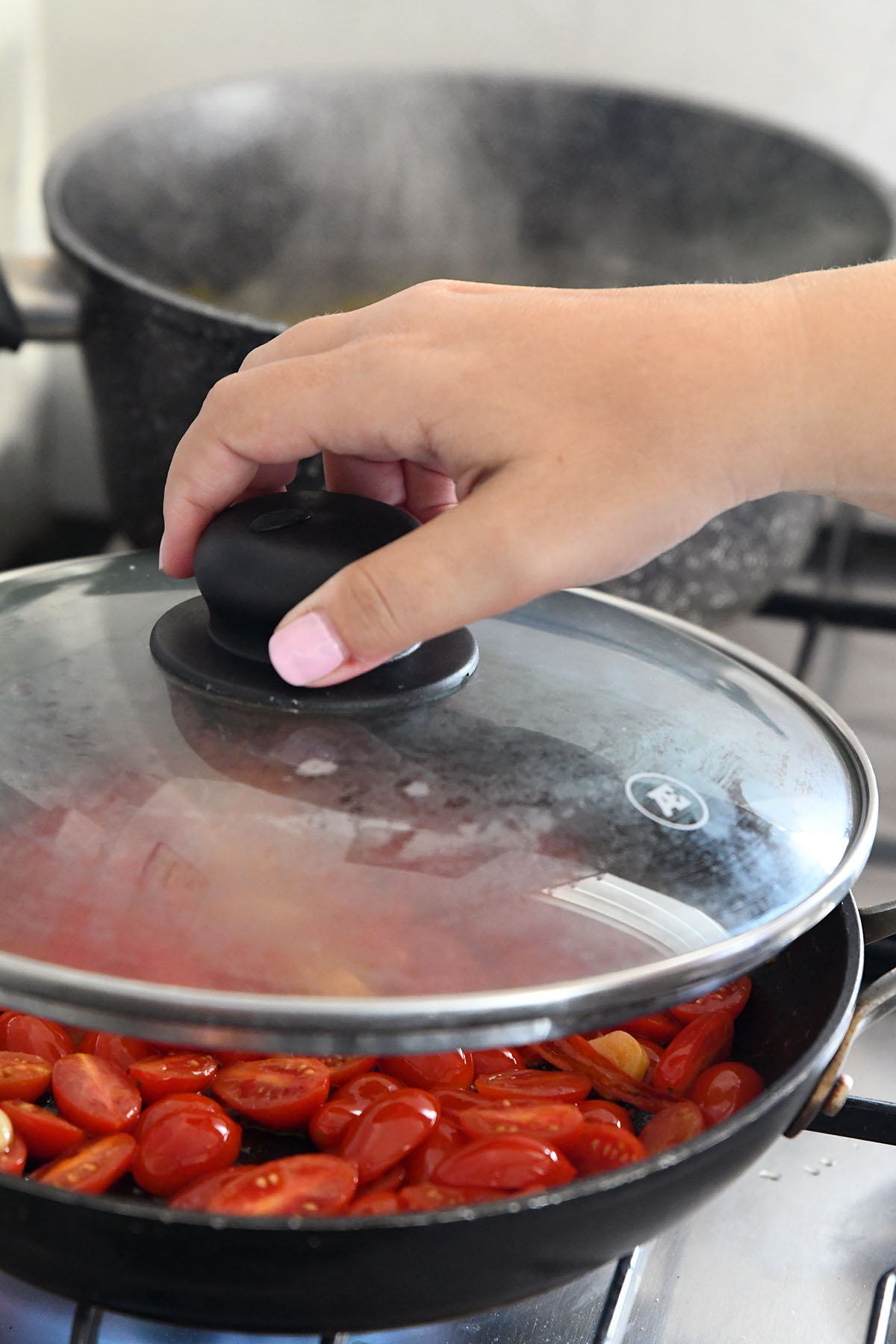 Spaghetti with tomato sauce – the most delicious in the universe