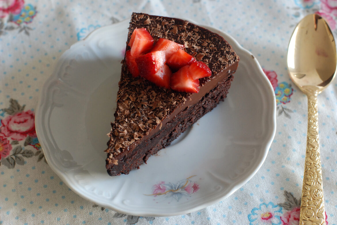 Flourless Chocolate Fudge Cake