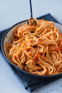 Spaghetti with tomato sauce – the most delicious in the universe
