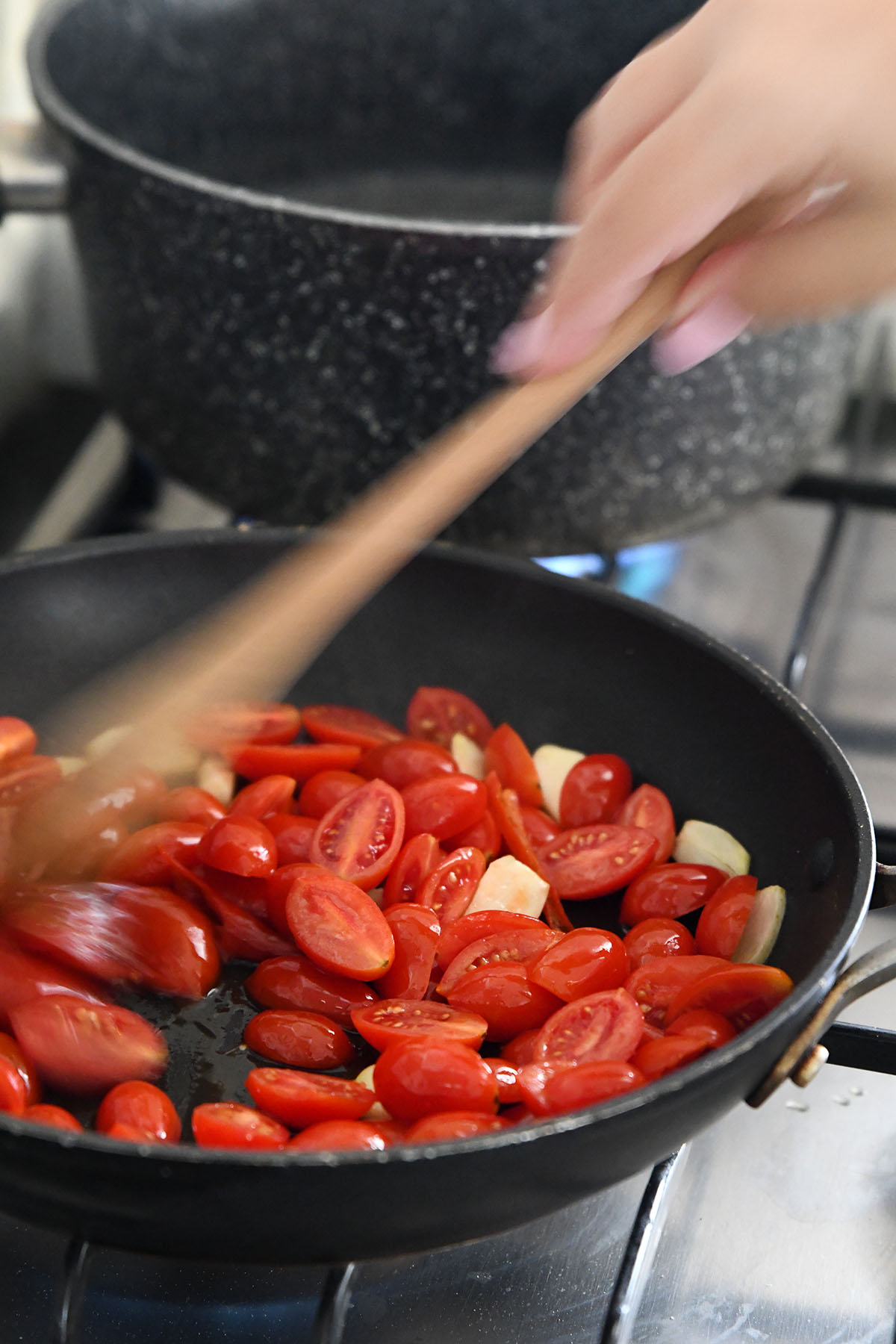Spaghetti with tomato sauce – the most delicious in the universe